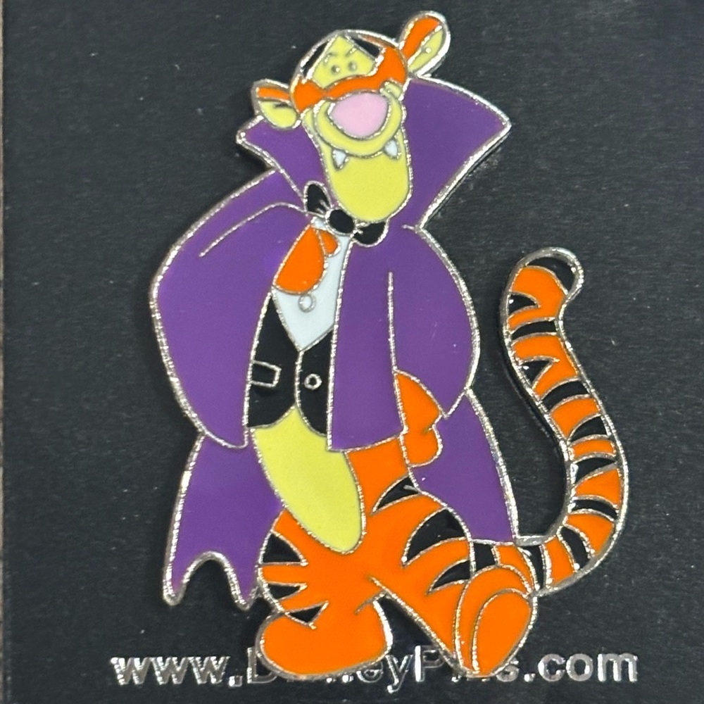 DISNEY PIN TIGGER AS A VAMPIRE HALLOWEEN 2022 NEW - Picture 2 of 6